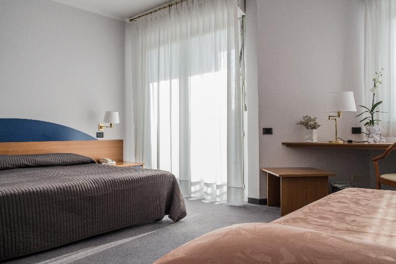 Roero Park Hotel Sommariva Perno ภายนอก รูปภาพ
