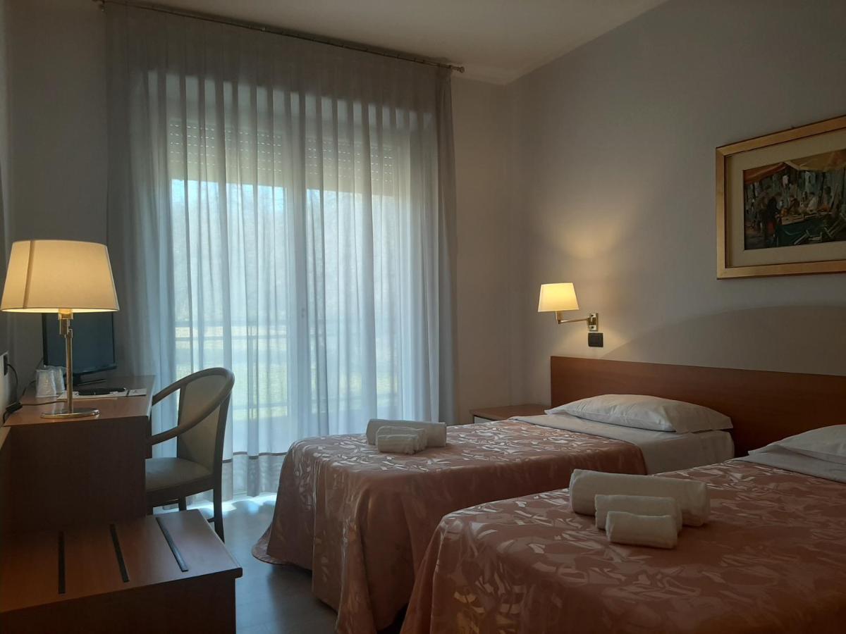 Roero Park Hotel Sommariva Perno ภายนอก รูปภาพ