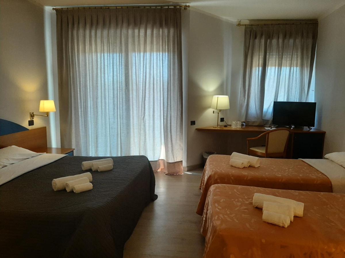 Roero Park Hotel Sommariva Perno ภายนอก รูปภาพ