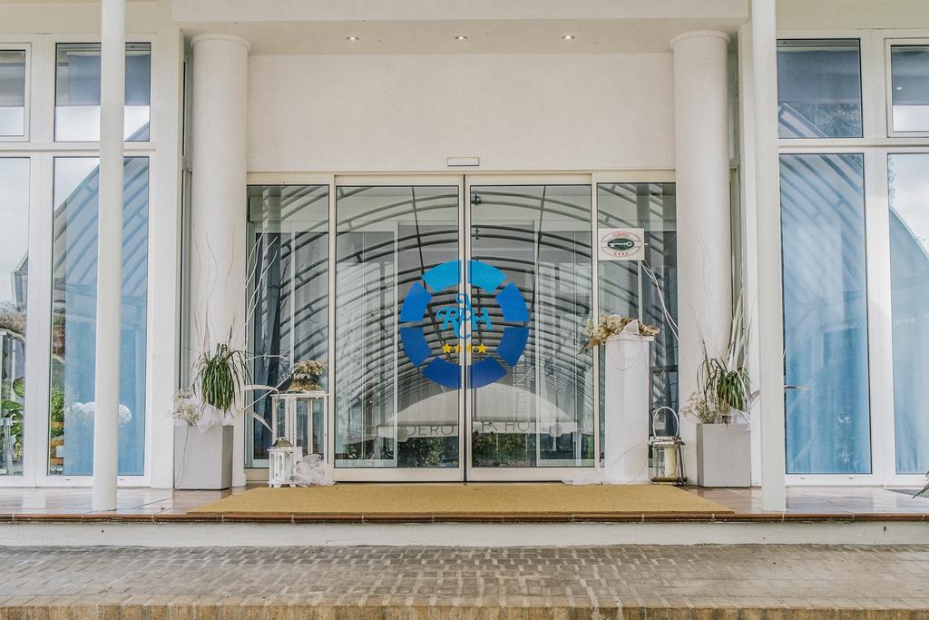 Roero Park Hotel Sommariva Perno ภายนอก รูปภาพ