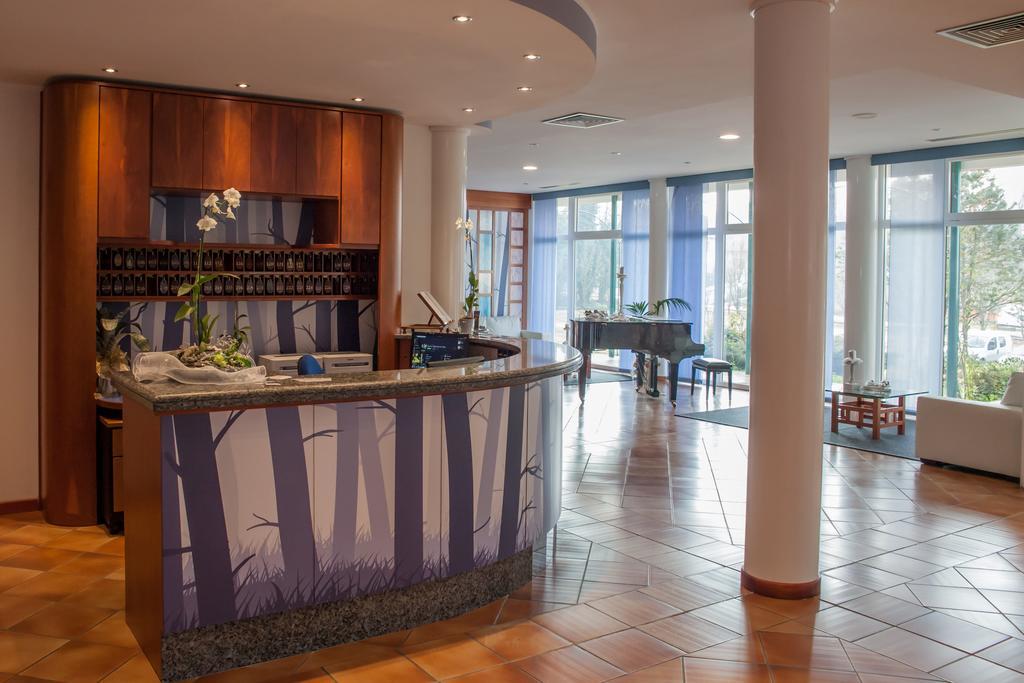 Roero Park Hotel Sommariva Perno ภายนอก รูปภาพ