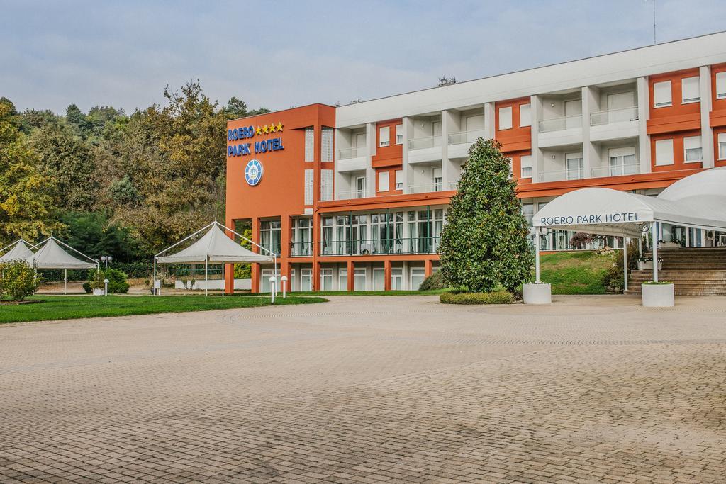 Roero Park Hotel Sommariva Perno ภายนอก รูปภาพ