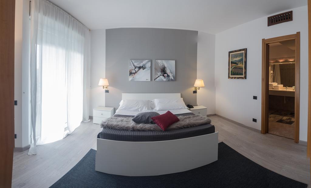 Roero Park Hotel Sommariva Perno ภายนอก รูปภาพ