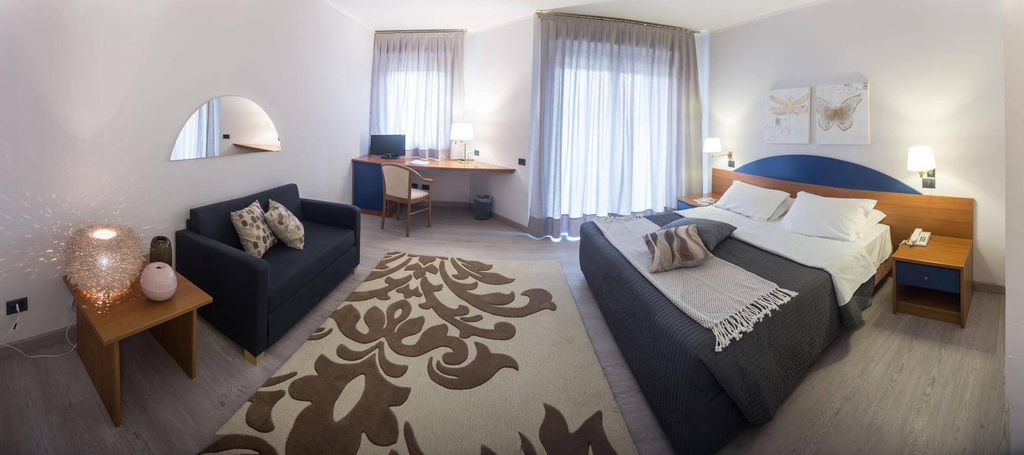 Roero Park Hotel Sommariva Perno ภายนอก รูปภาพ
