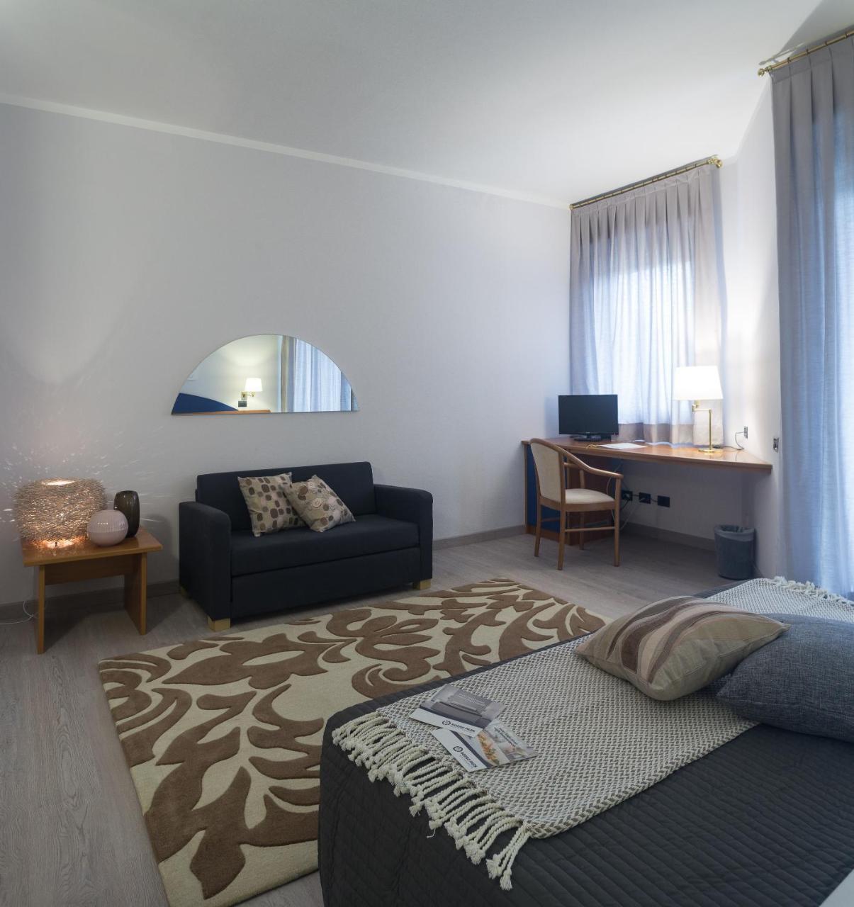 Roero Park Hotel Sommariva Perno ภายนอก รูปภาพ