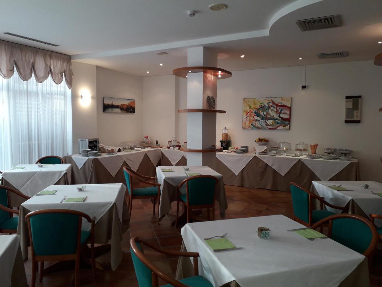Roero Park Hotel Sommariva Perno ภายนอก รูปภาพ