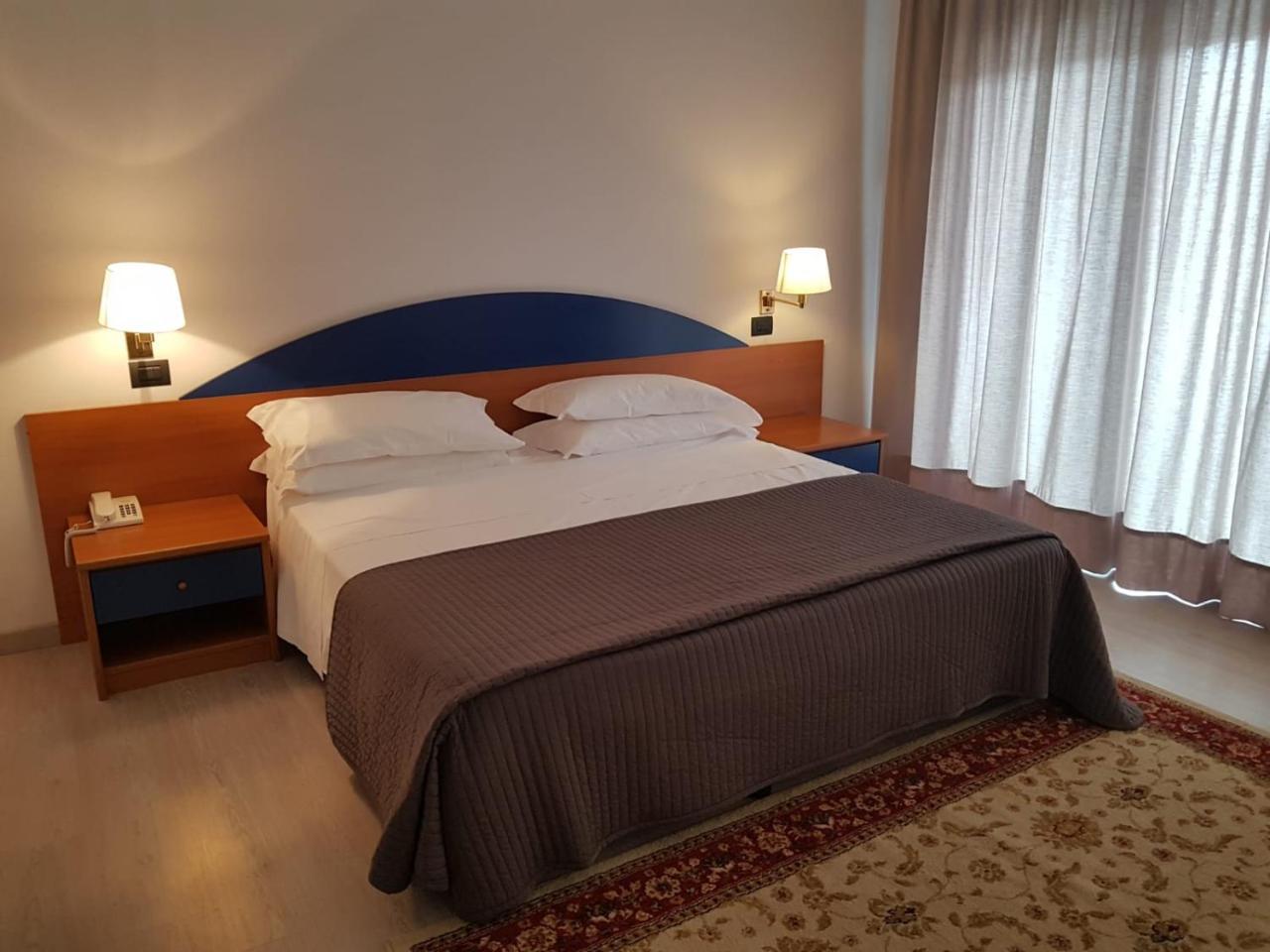 Roero Park Hotel Sommariva Perno ภายนอก รูปภาพ