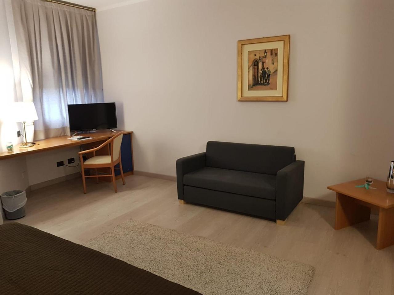Roero Park Hotel Sommariva Perno ภายนอก รูปภาพ
