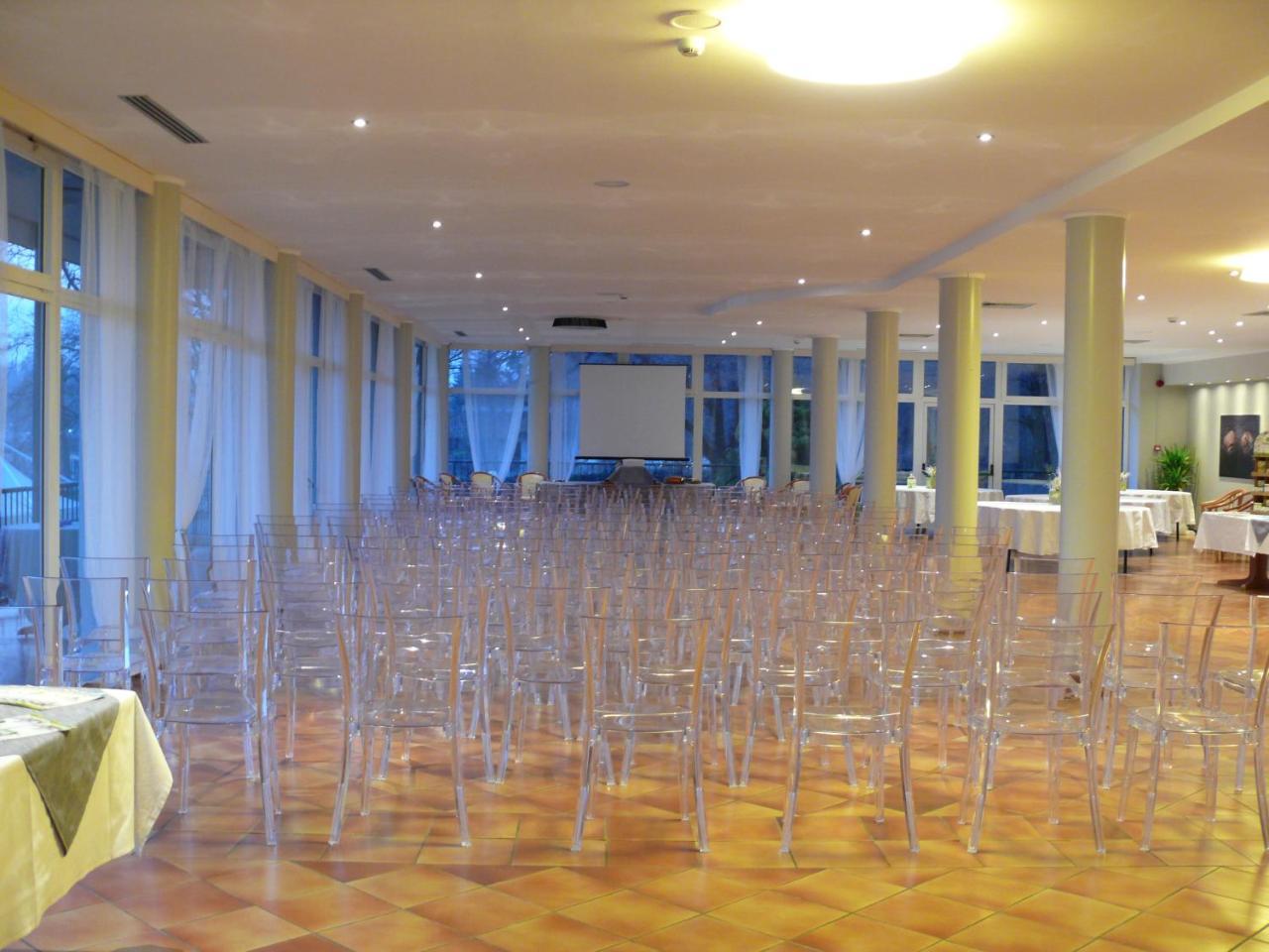 Roero Park Hotel Sommariva Perno ภายนอก รูปภาพ